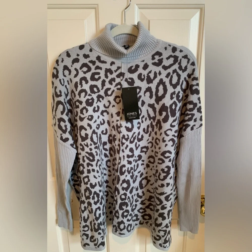 2/&15 NWT Jones New York boxy turtleneck sweater. Size S. Gray animal print. - Picture 2 of 6